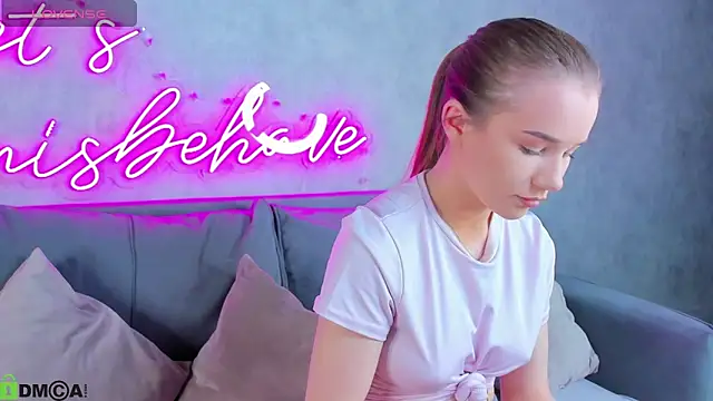 Nicole Vasquez online show from 4, 3, 2026