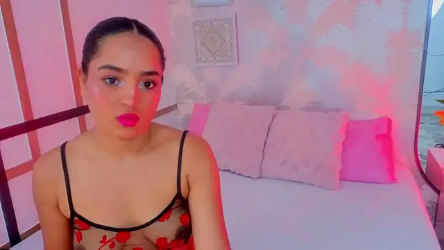Snapshot of Emma_Thompssonn chatting on 26, 4, 2026 Emma Thompssonn online show from 26, 4, 2026