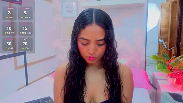 Snapshot of Emma_Thompssonn chatting on 28, 4, 2026 Emma Thompssonn online show from 28, 4, 2026