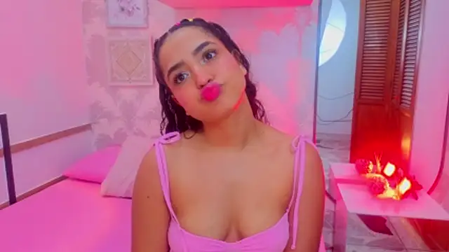 Snapshot of Emma_Thompssonn chatting on 6, 5, 2026 Emma Thompssonn online show from 6, 5, 2026