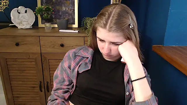 Sunny siren online show from 18, 5, 2026