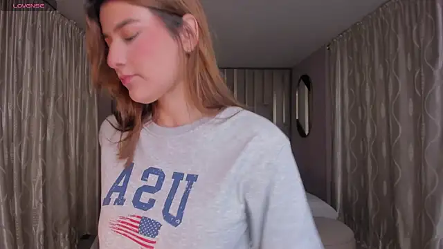 BellaThompsonX online show from 4, 3, 2026