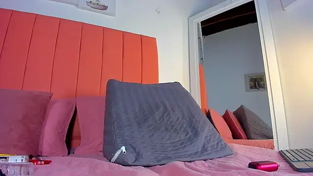 rose thompson19 online show from 10, 4, 2026