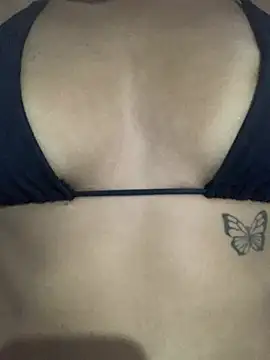 Snapshot of raveninha05 chatting on 26, 4, 2026 raveninha05 online show from 26, 4, 2026