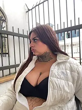 EmilyMoore Pink online show from 6, 2, 2026