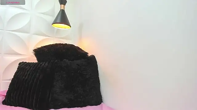 Snapshot of zaira_skinny chatting on 2, 3, 2026 zaira skinny online show from 2, 3, 2026