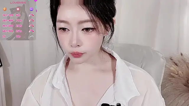 Snapshot of XinYuemeimei chatting on 4, 7, 2026 XinYuemeimei online show from 4, 7, 2026