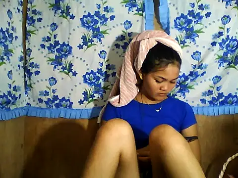 PinaySkinnyJust18 online show from 15, 4, 2026