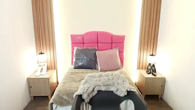 Snapshot of IvonneRoss_ chatting on 26, 2, 2026 IvonneRoss online show from 26, 2, 2026