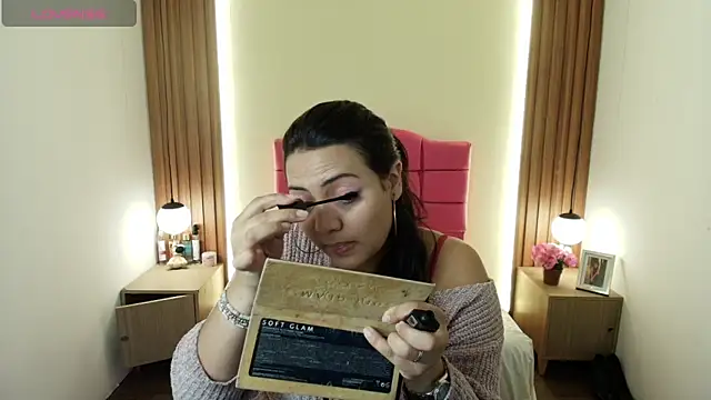 IvonneRoss  online show from 6, 4, 2026