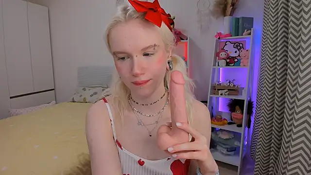 Snapshot of Mia_WaterFall chatting on 3, 2, 2026 Mia WaterFall online show from 3, 2, 2026