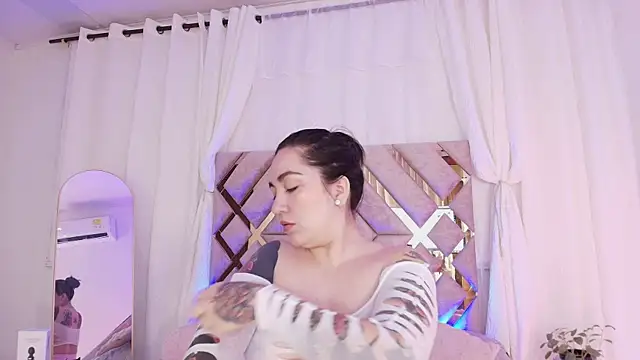 Snapshot of KathiaJenner chatting on 18, 5, 2026 KathiaJenner online show from 18, 5, 2026