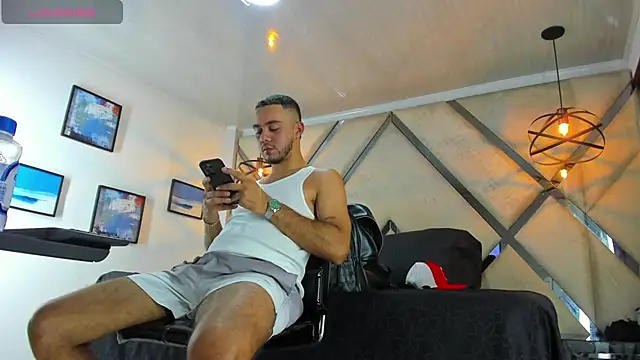 Snapshot of Dusan_Grey77 chatting on 3, 2, 2026 Dusan Grey77 online show from 3, 2, 2026