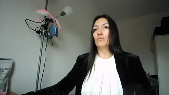 Yulian Milf online show from 11, 3, 2026