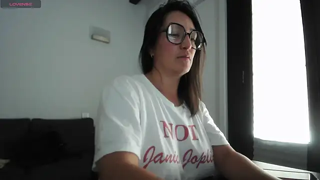 Snapshot of Yulian_Milf chatting on 17, 7, 2026 Yulian Milf online show from 17, 7, 2026