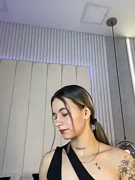 JuliaColemann online show from 3, 3, 2026