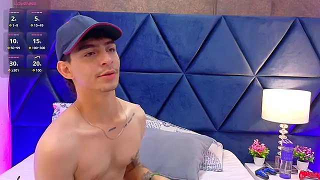 Snapshot of Logan_Woods chatting on 13, 2, 2026 Logan Woods online show from 13, 2, 2026