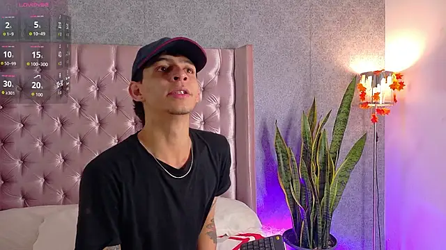 Snapshot of Logan_Woods chatting on 18, 2, 2026 Logan Woods online show from 18, 2, 2026