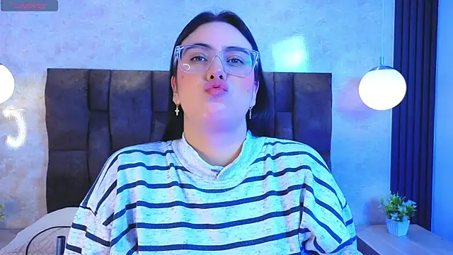 Snapshot of vicky_grey chatting on 25, 6, 2026 vicky grey online show from 25, 6, 2026