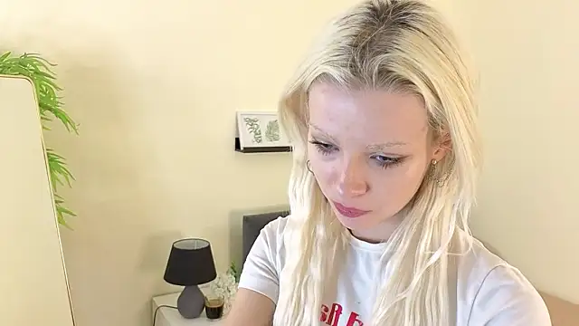 Snapshot of Naomi_Demio chatting on 6, 2, 2026 Naomi Demio online show from 6, 2, 2026