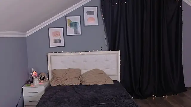 Snapshot of Naomi_Demio chatting on 4, 3, 2026 Naomi Demio online show from 4, 3, 2026