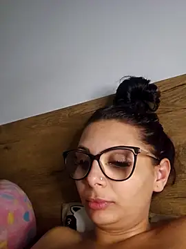 HiddendesireXO01 online show from 12, 2, 2026