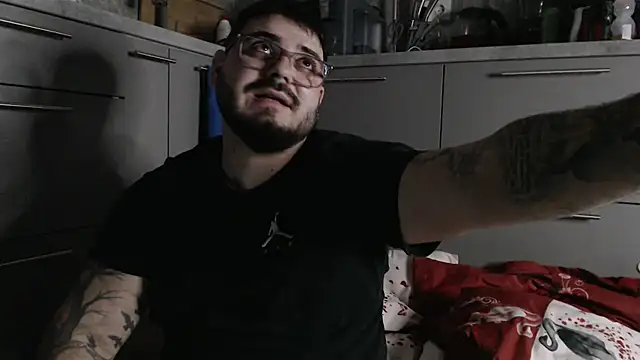 HiddendesireXO01 online show from 24, 2, 2026