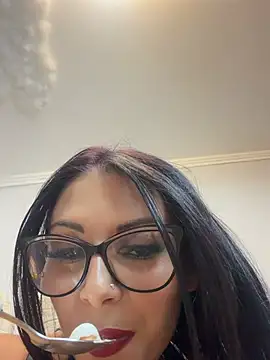 Snapshot of HiddendesireXO01 chatting on 6, 7, 2026 HiddendesireXO01 online show from 6, 7, 2026