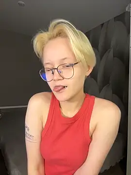 Snapshot of LuunaDorean chatting on 2, 2, 2026 LuunaDorean online show from 2, 2, 2026