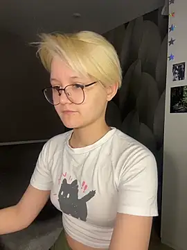 Snapshot of LuunaDorean chatting on 9, 2, 2026 LuunaDorean online show from 9, 2, 2026