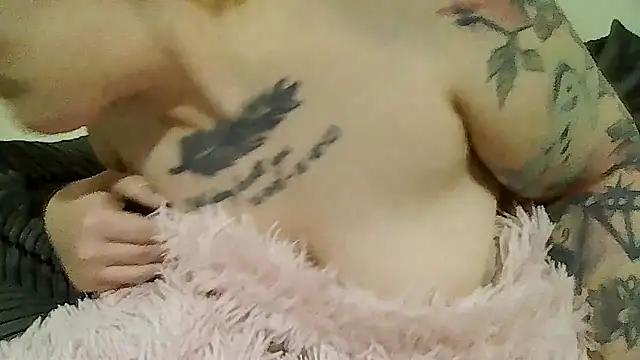 Snapshot of Tiara_XOX chatting on 16, 2, 2026 Tiara XOX online show from 16, 2, 2026