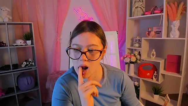 Snapshot of CelestineMauriac chatting on 16, 2, 2026 CelestineMauriac online show from 16, 2, 2026