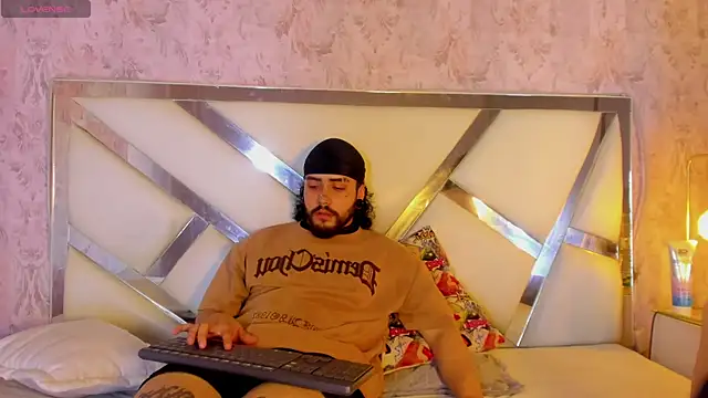 Snapshot of Benny_and_Mark chatting on 6, 2, 2026 Benny and Mark online show from 6, 2, 2026