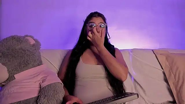 Snapshot of ViolettM chatting on 12, 2, 2026 ViolettM online show from 12, 2, 2026