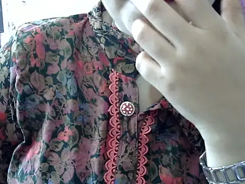 Cute Aliyaa online show from 18, 4, 2026