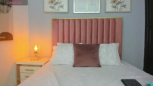 MarianaScott  online show from 15, 4, 2026