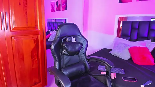 Isabella Moon9 online show from 9, 3, 2026