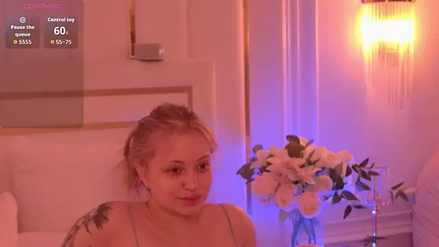 MollyHilton online show from 3, 3, 2026