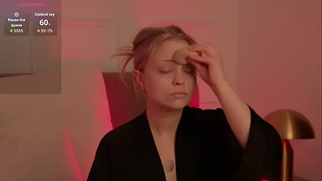 MollyHilton online show from 25, 3, 2026