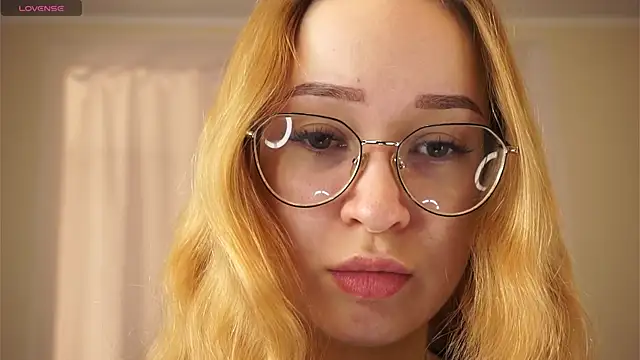 Snapshot of SallyDeniken chatting on 2, 2, 2026 SallyDeniken online show from 2, 2, 2026