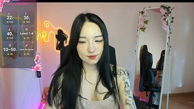 AliceeinWonderlanddd online show from 5, 4, 2026