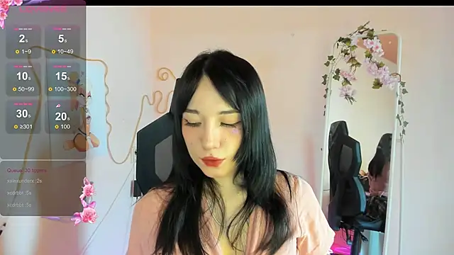 AliceeinWonderlanddd online show from 11, 4, 2026