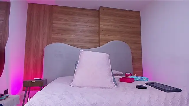 Snapshot of shaina_adams chatting on 14, 2, 2026 shaina adams online show from 14, 2, 2026