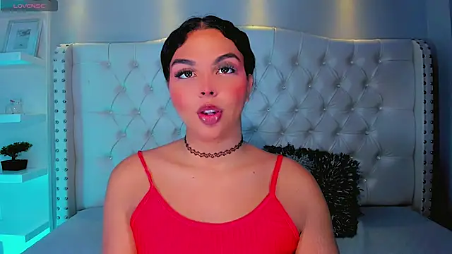 Snapshot of Maia_Hotts chatting on 28, 6, 2026 Maia Hotts online show from 28, 6, 2026