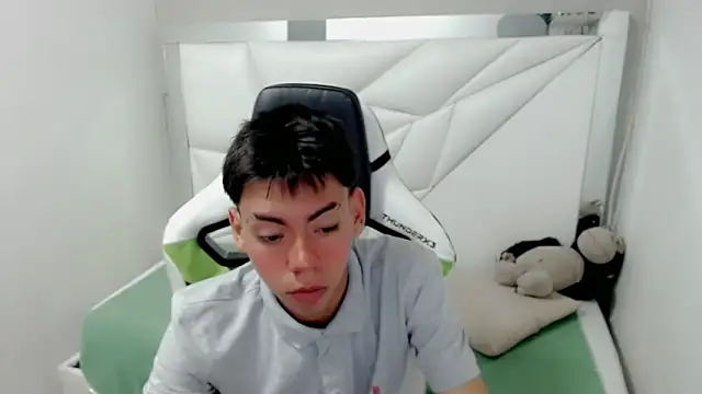 Snapshot of Liarr_ chatting on 2, 2, 2026 Liarr online show from 2, 2, 2026