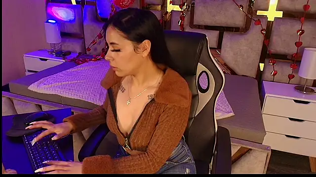 Snapshot of cristal__violetaa chatting on 21, 2, 2026 cristal violetaa online show from 21, 2, 2026