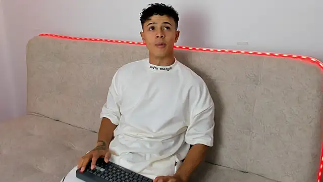 Snapshot of _Alex_Colton chatting on 3, 5, 2026 Alex Colton online show from 3, 5, 2026