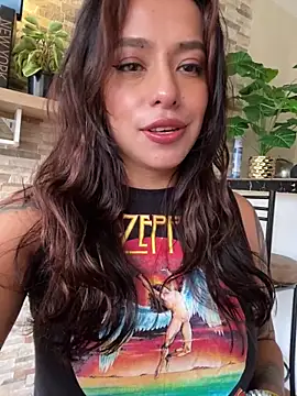 Snapshot of foxxy_lover chatting on 7, 4, 2026 foxxy lover online show from 7, 4, 2026