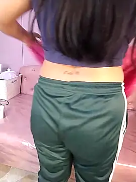 Noa Baker online show from 15, 4, 2026