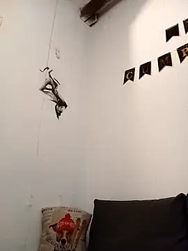 yoahotpetrafiery online show from 17, 4, 2026